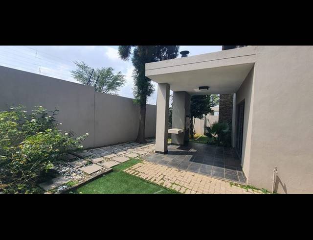 4 BEDROOM TOWNHOUSE FOR SALE IN GLEN MARAIS